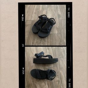 Platform black TEVA sandals